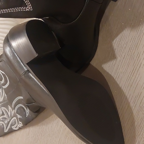 BLACK COWBOY BOOTS - Picture 2 of 4